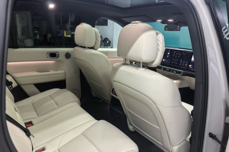 Used Li Auto L6 2025 Pro Smart Refresh Edition Interior 3