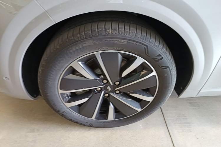 Used Li Auto L6 2025 Pro Smart Refresh Edition Left Front Wheel Hub