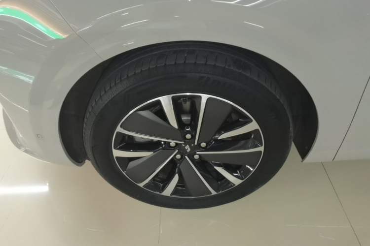Used Li Auto L6 2025 Pro Smart Refresh Edition Left Front Wheel Hub