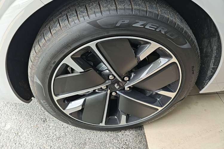 Used Li Auto L6 2025 Max Smart Refresh Edition Left Front Wheel Hub