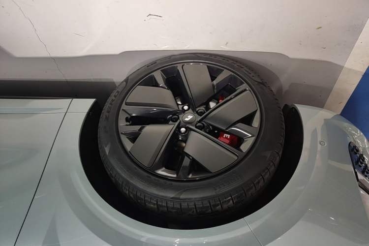 Used Li Auto L6 2025 Max Smart Refresh Edition Left Front Wheel Hub