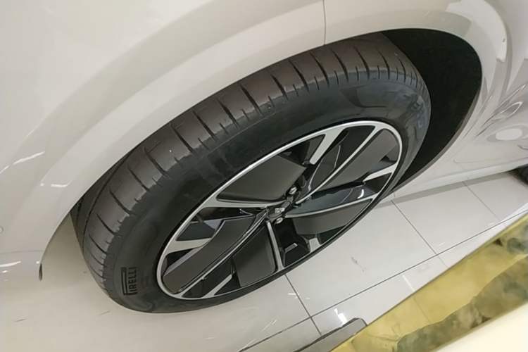 Used Li Auto L6 2025 Max Smart Refresh Edition Left Front Wheel Hub