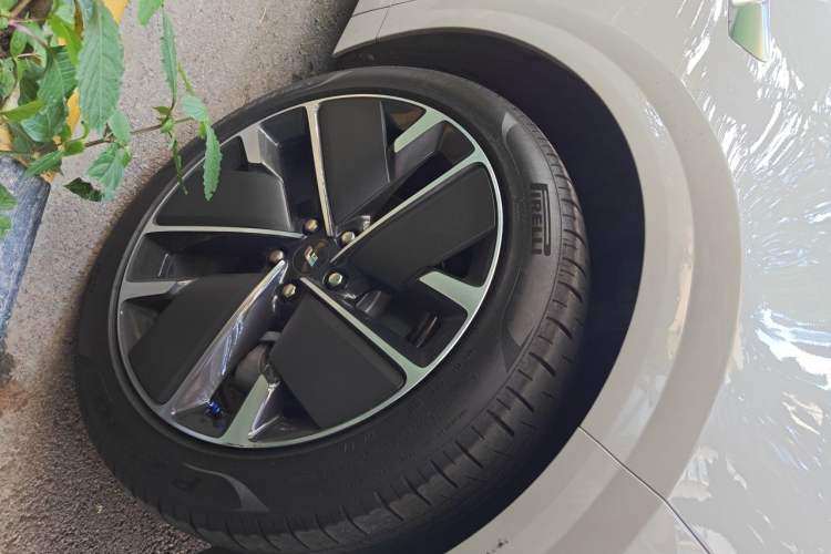 Used Li Auto L6 2025 Max Smart Refresh Edition Right Front Wheel Hub