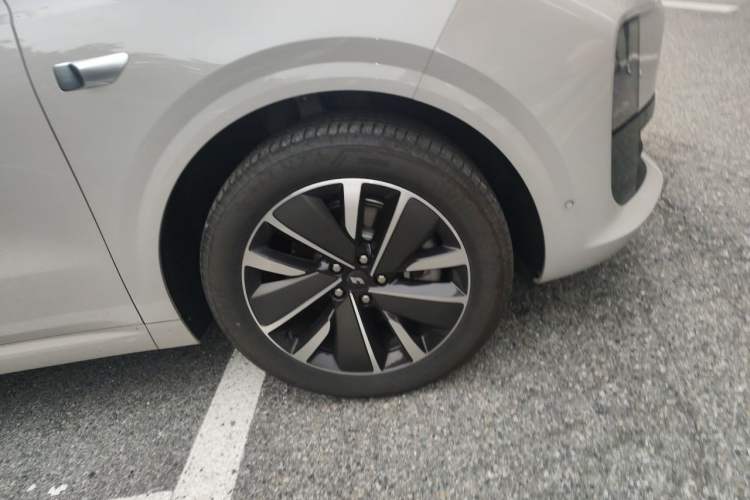 Used Li Auto L6 2025 Pro Smart Refresh Edition Right Front Wheel Hub