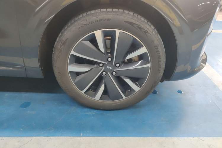 Used Li Auto L6 2025 Pro Smart Refresh Edition Right Front Wheel Hub