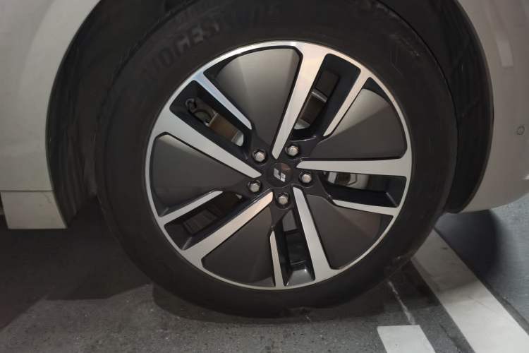 Used Li Auto L6 2025 Max Smart Refresh Edition Right Front Wheel Hub