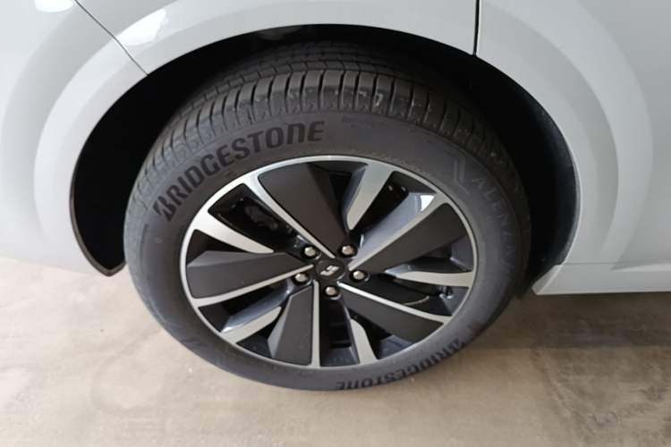 Used Li Auto L6 2025 Pro Smart Refresh Edition Right Rear Wheel Hub