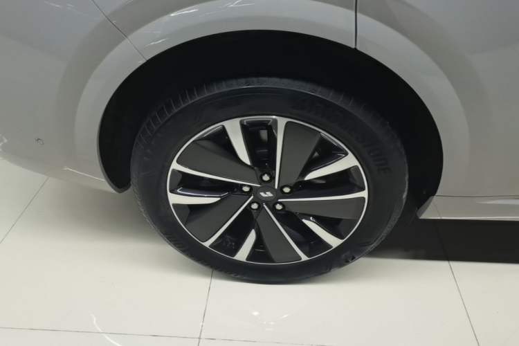 Used Li Auto L6 2025 Pro Smart Refresh Edition Right Rear Wheel Hub