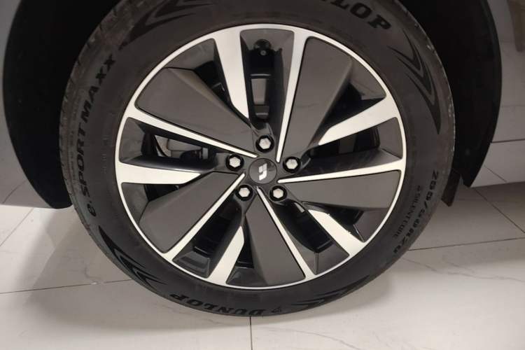 Used Li Auto L6 2025 Pro Smart Refresh Edition Right Rear Wheel Hub