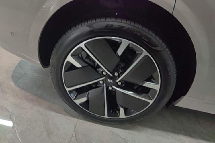 Used Li Auto L6 2025 Max Smart Refresh Edition Right Rear Wheel Hub