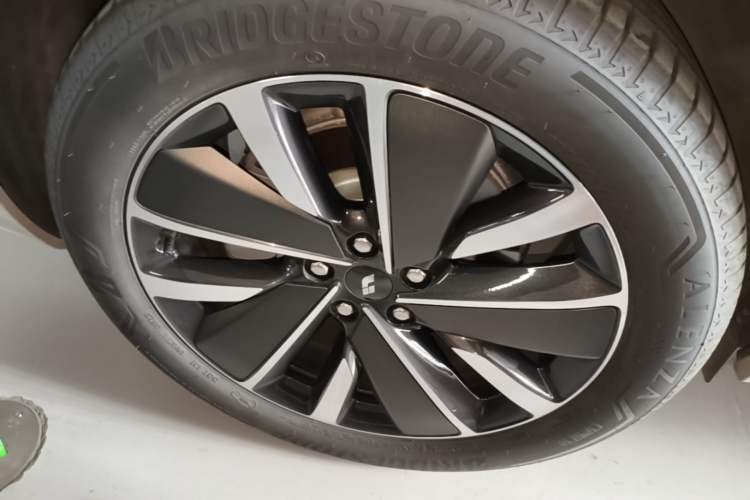Used Li Auto L6 2025 Max Smart Refresh Edition Right Rear Wheel Hub