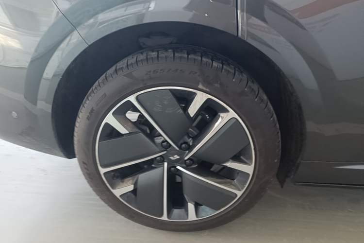Used Li Auto L6 2025 Max Smart Refresh Edition Right Rear Wheel Hub