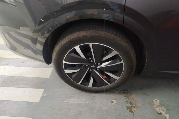 Used Li Auto L6 2025 Pro Smart Refresh Edition Right Rear Wheel Hub