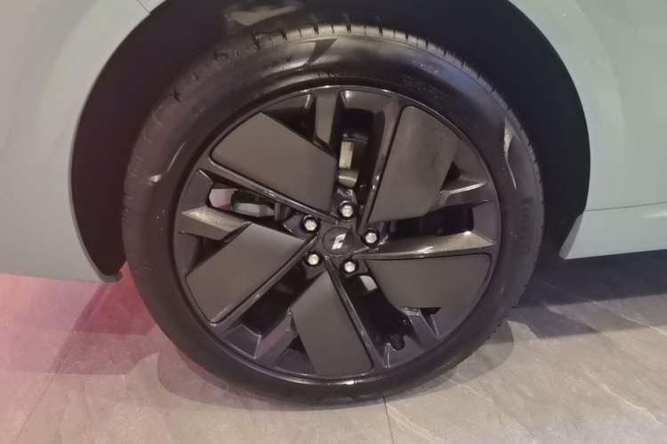 Used Li Auto L6 2025 Max Smart Refresh Edition Right Rear Wheel Hub