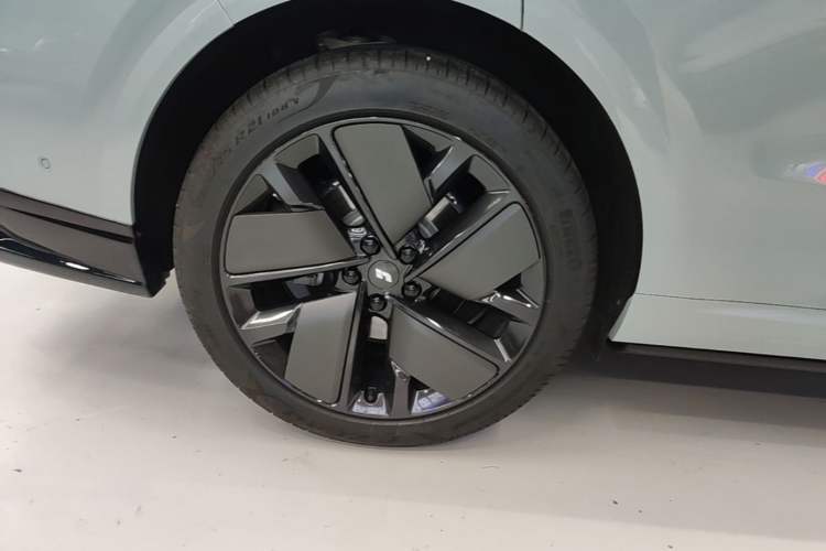 Used Li Auto L6 2025 Max Smart Refresh Edition Right Rear Wheel Hub