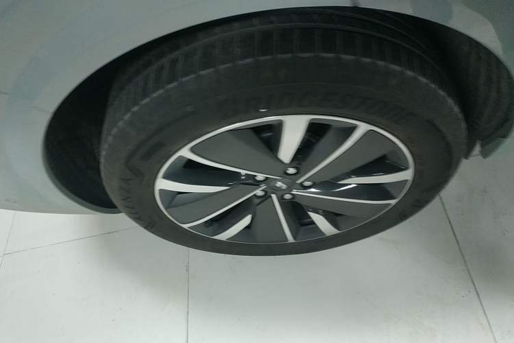 Used Li Auto L6 2025 Pro Smart Refresh Edition Right Rear Wheel Hub
