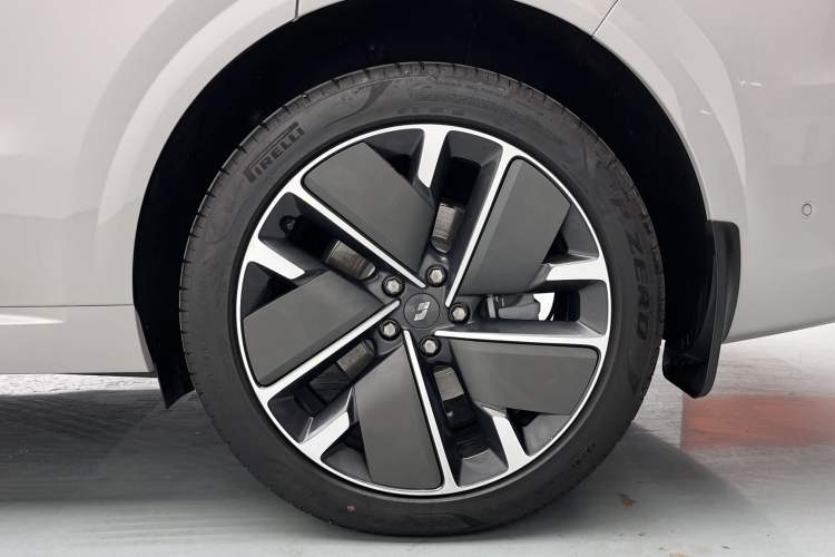 Used Li Auto L6 2025 Max Smart Refresh Edition Right Rear Wheel Hub