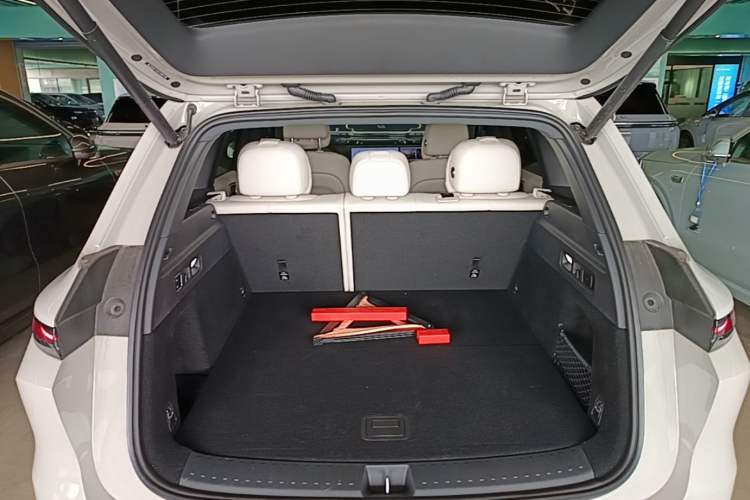 Used Li Auto L6 2025 Pro Smart Refresh Edition Trunk