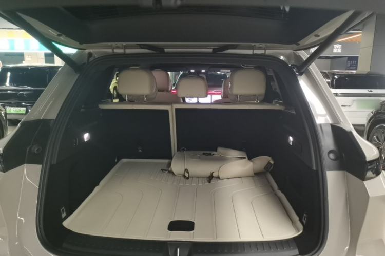 Used Li Auto L6 2025 Pro Smart Refresh Edition Trunk