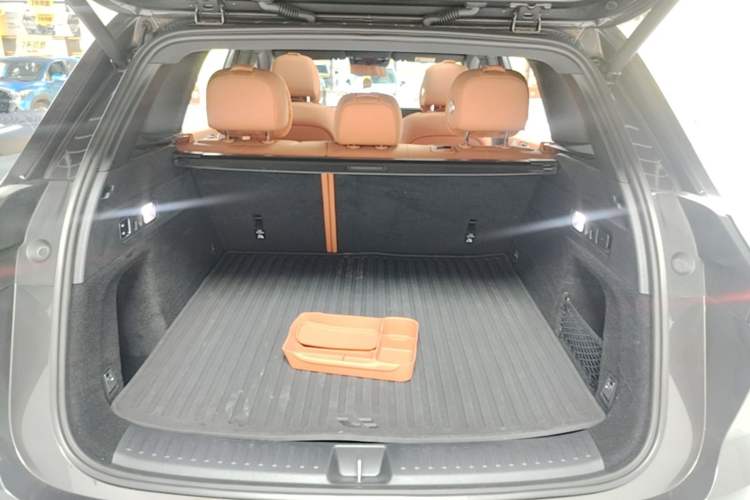 Used Li Auto L6 2025 Pro Smart Refresh Edition Trunk