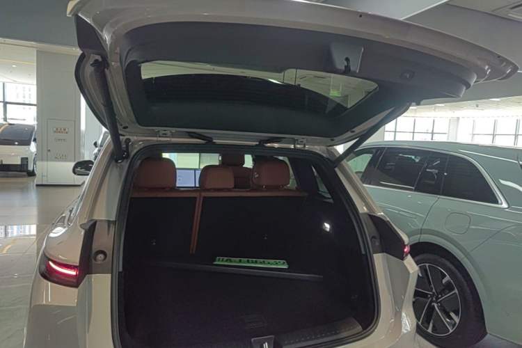 Used Li Auto L6 2025 Max Smart Refresh Edition Trunk