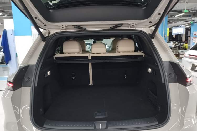 Used Li Auto L6 2025 Max Smart Refresh Edition Trunk
