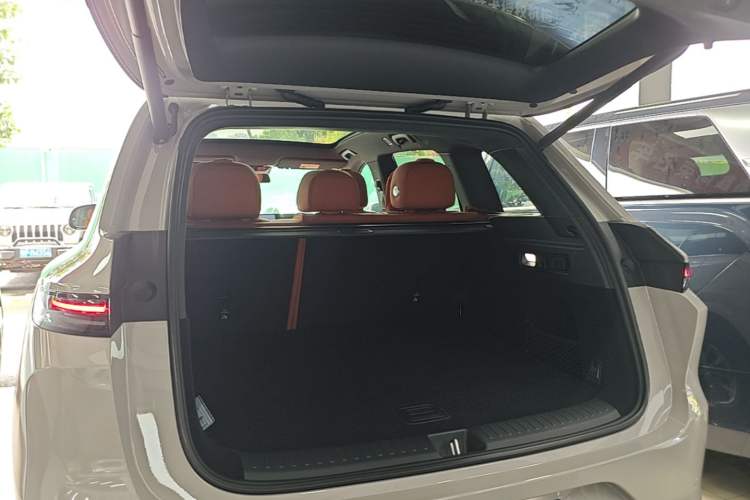 Used Li Auto L6 2025 Max Smart Refresh Edition Trunk