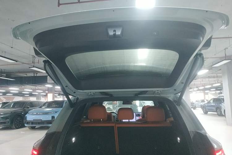 Used Li Auto L6 2025 Pro Smart Refresh Edition Trunk