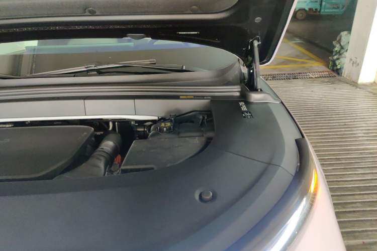 Used Li Auto L6 2025 Max Smart Refresh Edition Engine Bay Left
