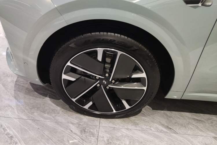 Used Li Auto L6 2025 Max Smart Refresh Edition Exterior 4