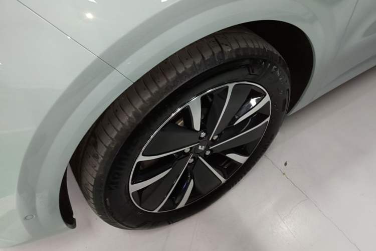 Used Li Auto L6 2025 Pro Smart Refresh Edition Exterior 4
