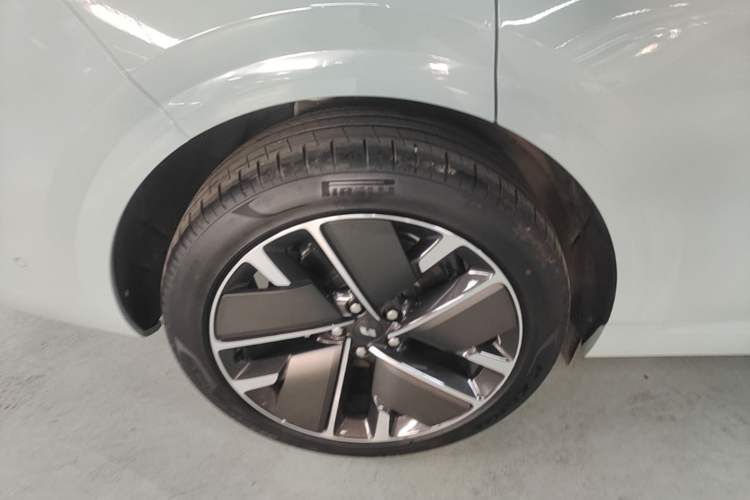 Used Li Auto L6 2025 Pro Smart Refresh Edition Exterior 5