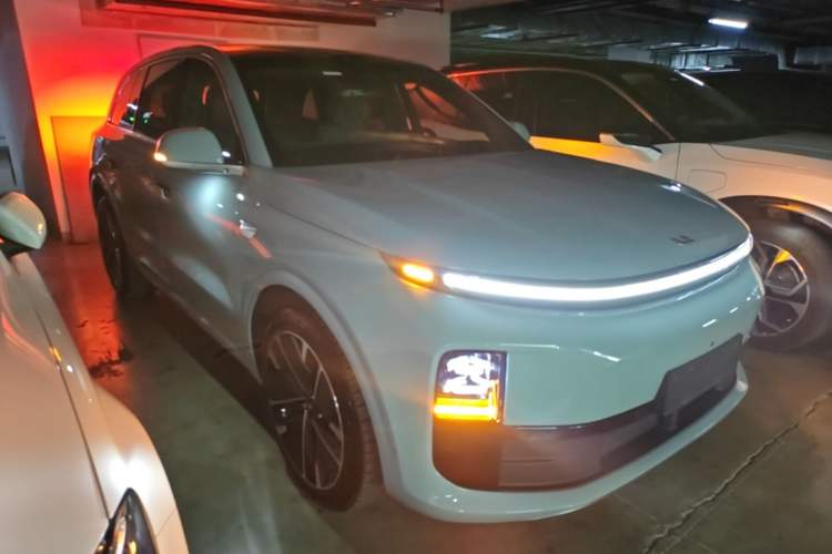 Used Li Auto L6 2025 Max Smart Refresh Edition Front Right 45 Deg