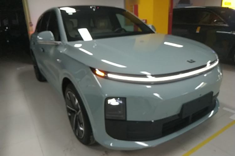 Used Li Auto L6 2025 Max Smart Refresh Edition Front Right 45 Deg