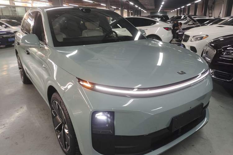 Used Li Auto L6 2025 Pro Smart Refresh Edition Front Right 45 Deg