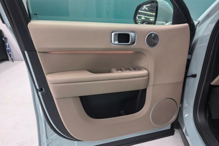 Used Li Auto L6 2025 Max Smart Refresh Edition Interior 12