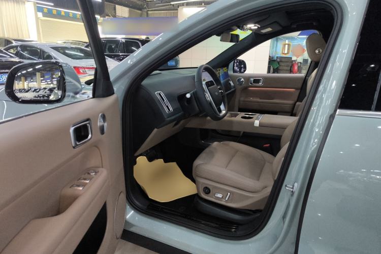 Used Li Auto L6 2025 Max Smart Refresh Edition Interior 3