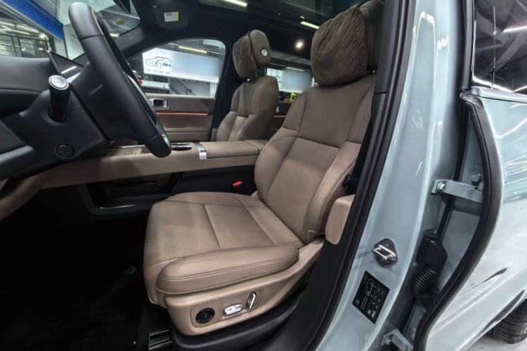 Used Li Auto L6 2025 Max Smart Refresh Edition Interior 4
