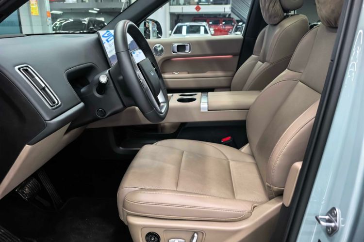 Used Li Auto L6 2025 Max Smart Refresh Edition Interior 5