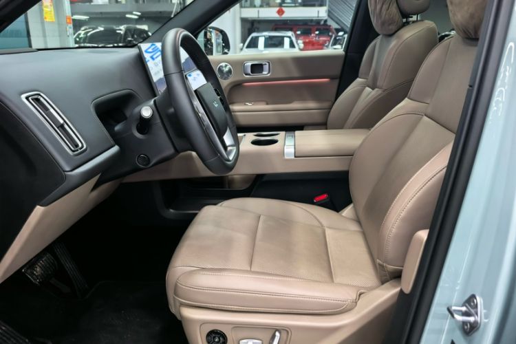 Used Li Auto L6 2025 Max Smart Refresh Edition Interior 5
