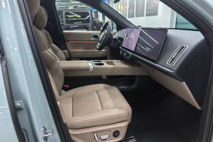 Used Li Auto L6 2025 Max Smart Refresh Edition Interior 9