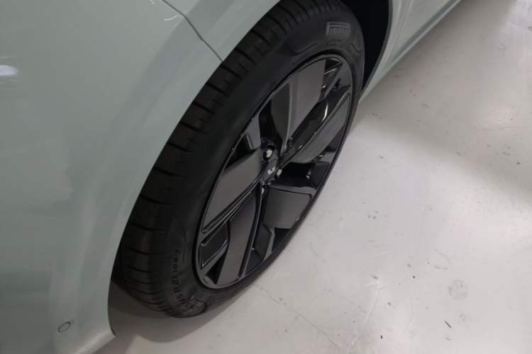 Used Li Auto L6 2025 Max Smart Refresh Edition Left Front Wheel Hub
