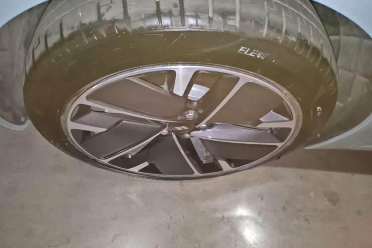 Used Li Auto L6 2025 Max Smart Refresh Edition Left Front Wheel Hub