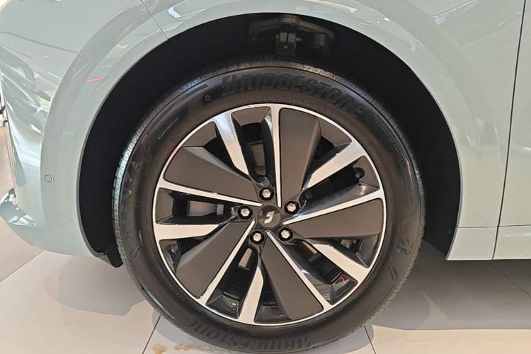 Used Li Auto L6 2025 Max Smart Refresh Edition Left Front Wheel Hub