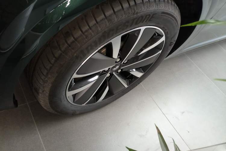 Used Li Auto L6 2025 Max Smart Refresh Edition Left Front Wheel Hub