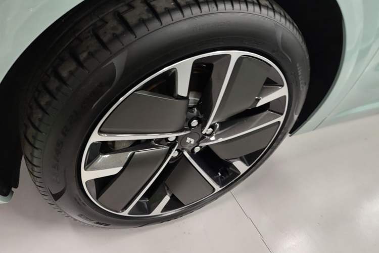 Used Li Auto L6 2025 Max Smart Refresh Edition Left Front Wheel Hub