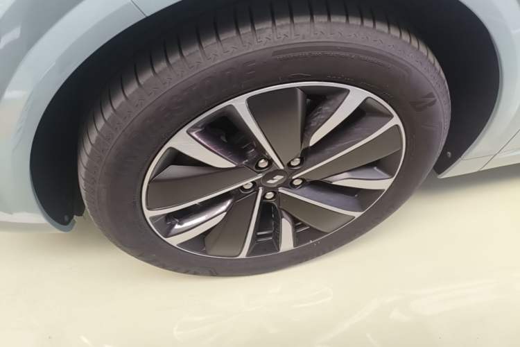 Used Li Auto L6 2025 Pro Smart Refresh Edition Left Front Wheel Hub