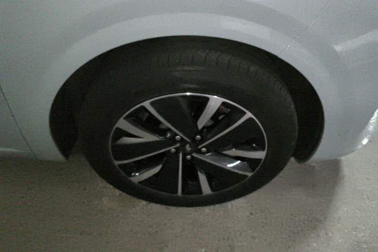 Used Li Auto L6 2025 Pro Smart Refresh Edition Right Front Wheel Hub