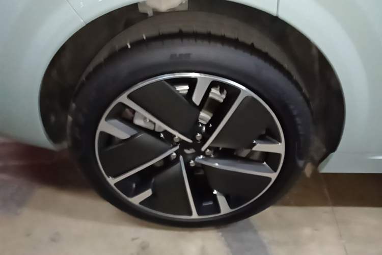 Used Li Auto L6 2025 Max Smart Refresh Edition Right Rear Wheel Hub