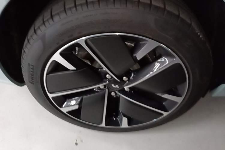Used Li Auto L6 2025 Max Smart Refresh Edition Right Rear Wheel Hub